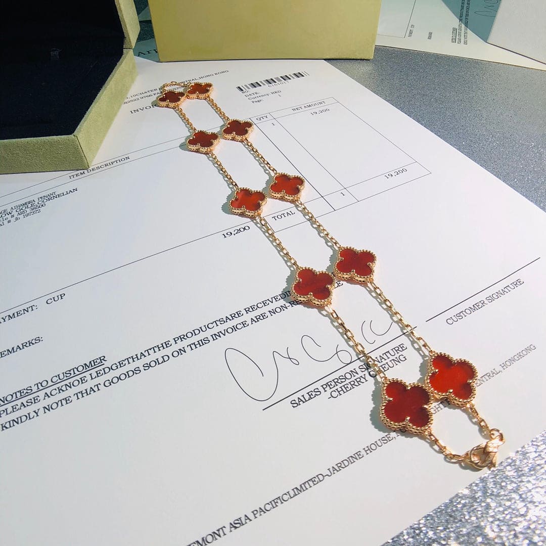 18K Vintage Clover Carnelian 10 Motifs Necklace
