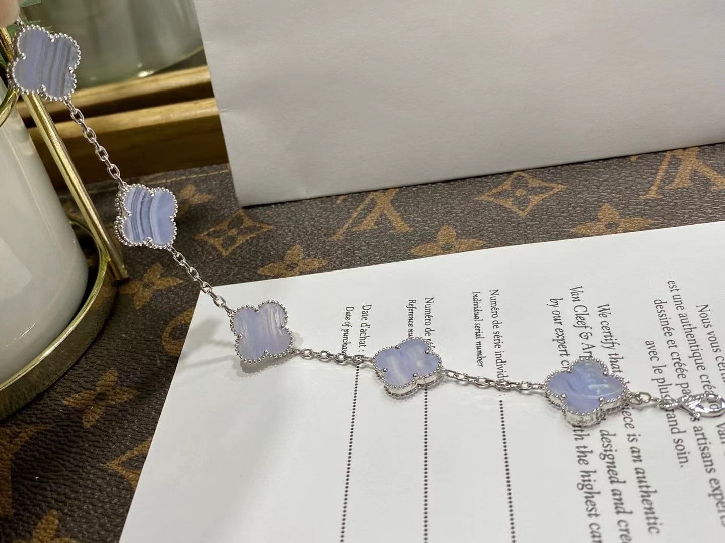 18K Vintage Clover Chalcedony 10 Motifs Necklace