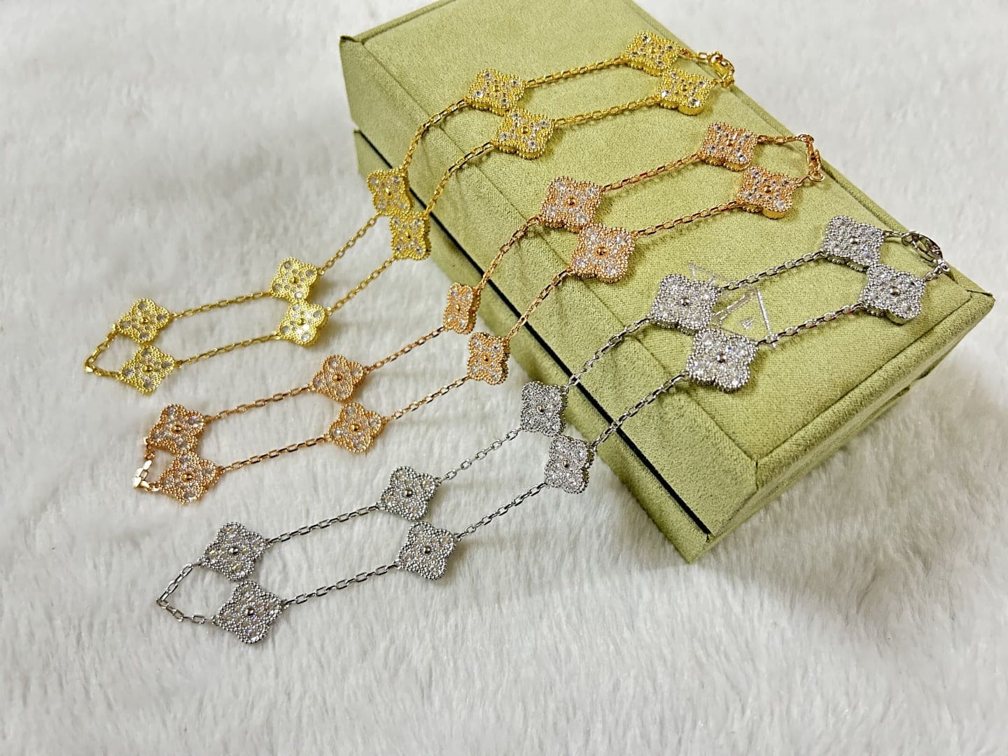 18K Vintage Clover Diamonds 10 Motifs Necklace