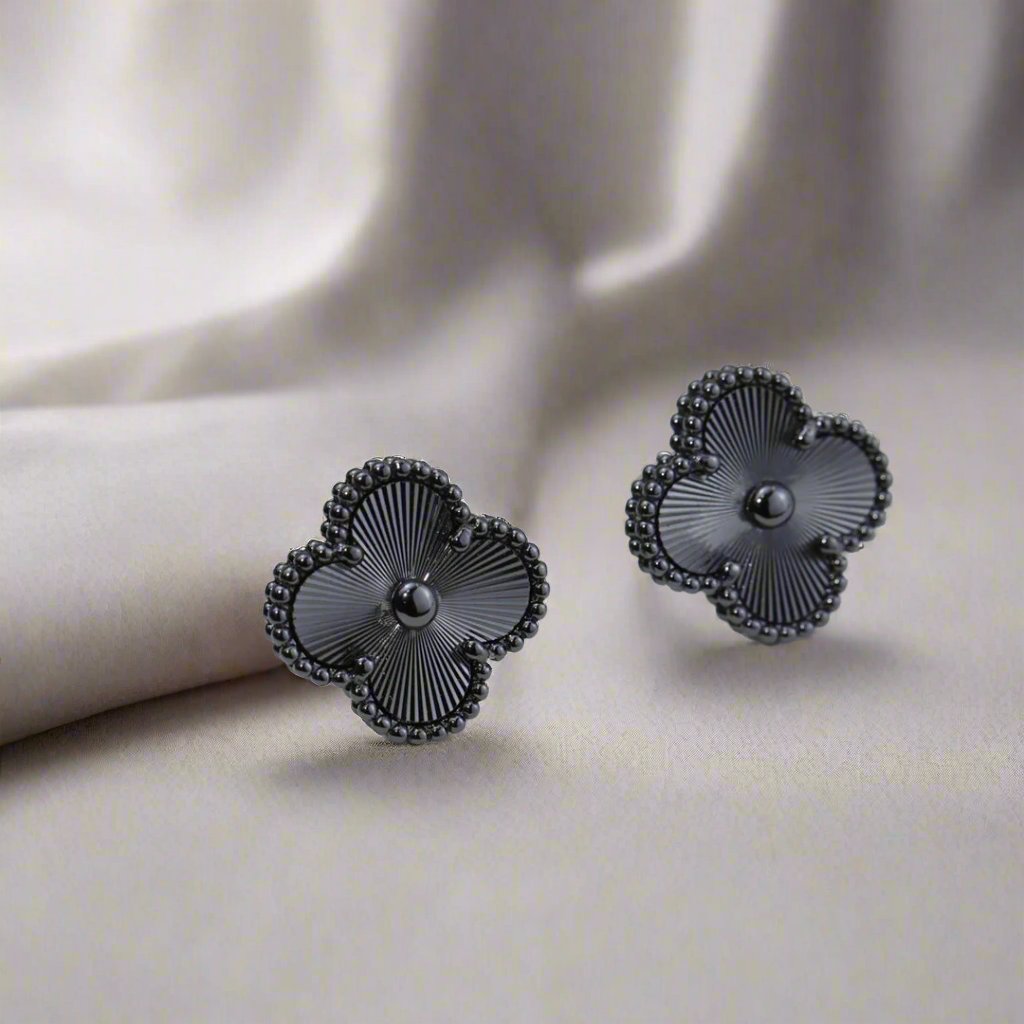 18K Vintage Clover Black Earrings