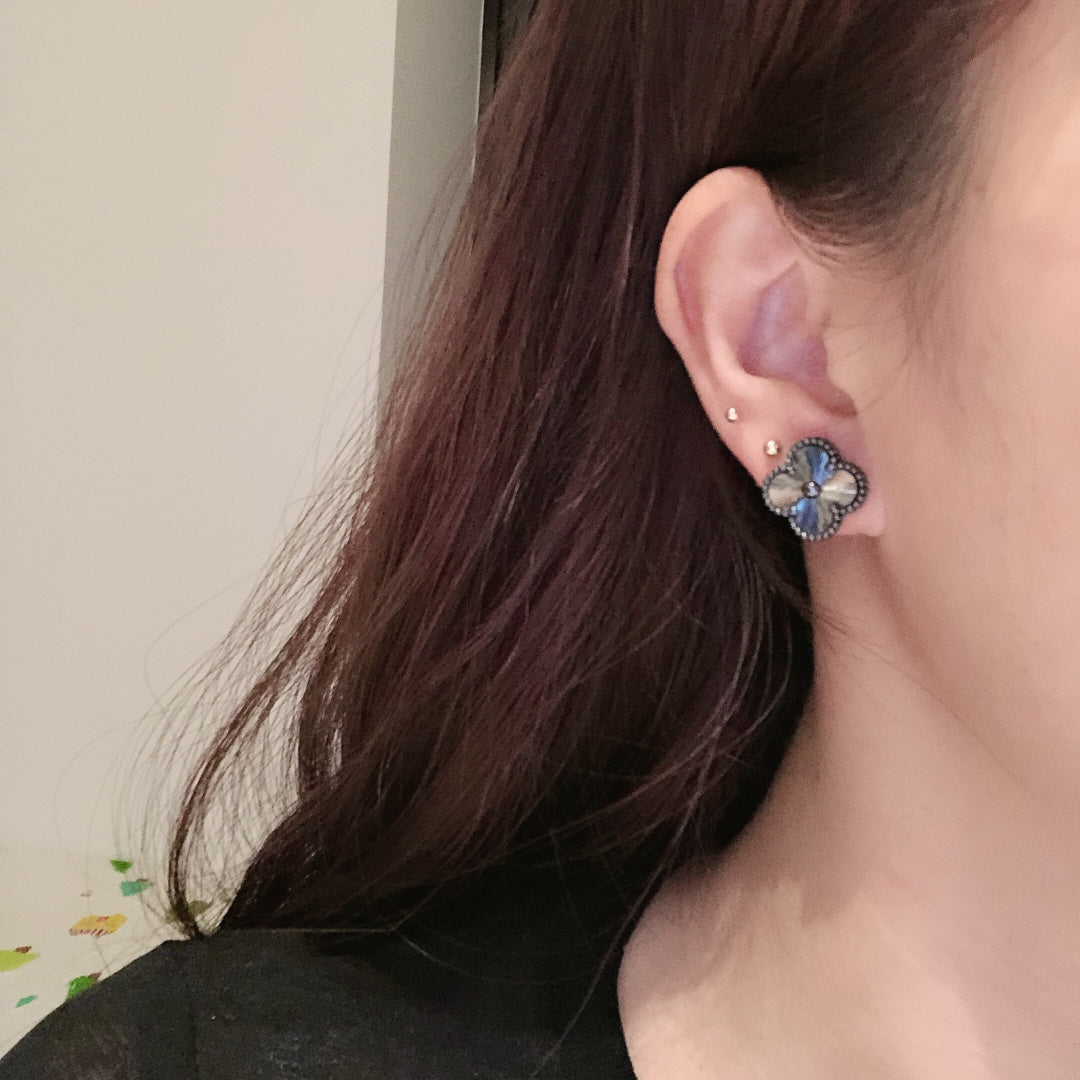 18K Vintage Clover Black Earrings