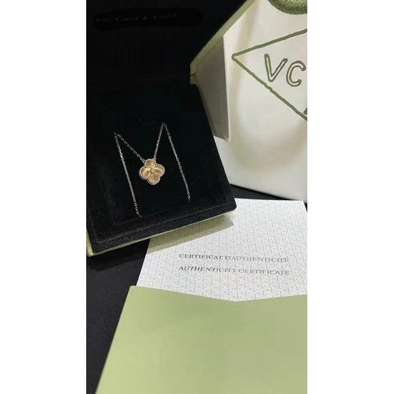 18K Vintage Clover Holiday Pendant Necklace