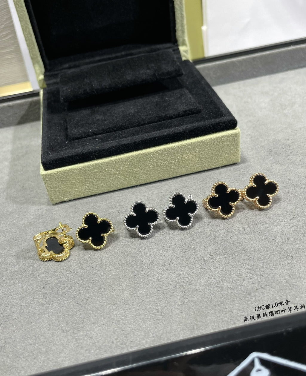 Pendientes Trébol Vintage Negros en Oro 18K