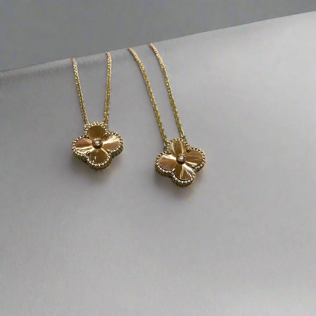 18K Vintage Clover Holiday Pendant Necklace