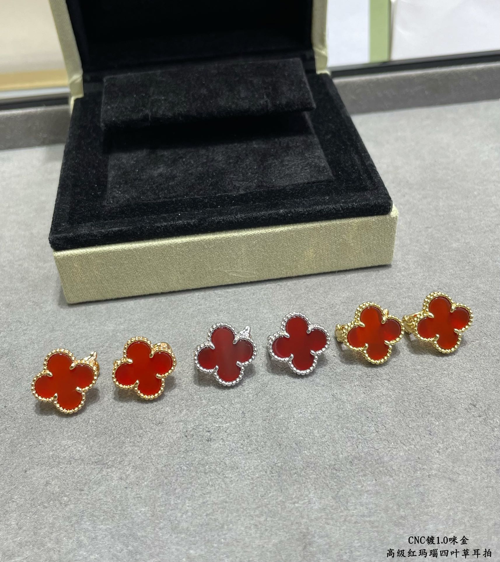 18K Vintage Clover Carnelian Earrings