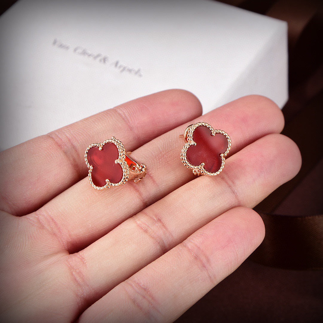 18K Vintage Clover Carnelian Earrings