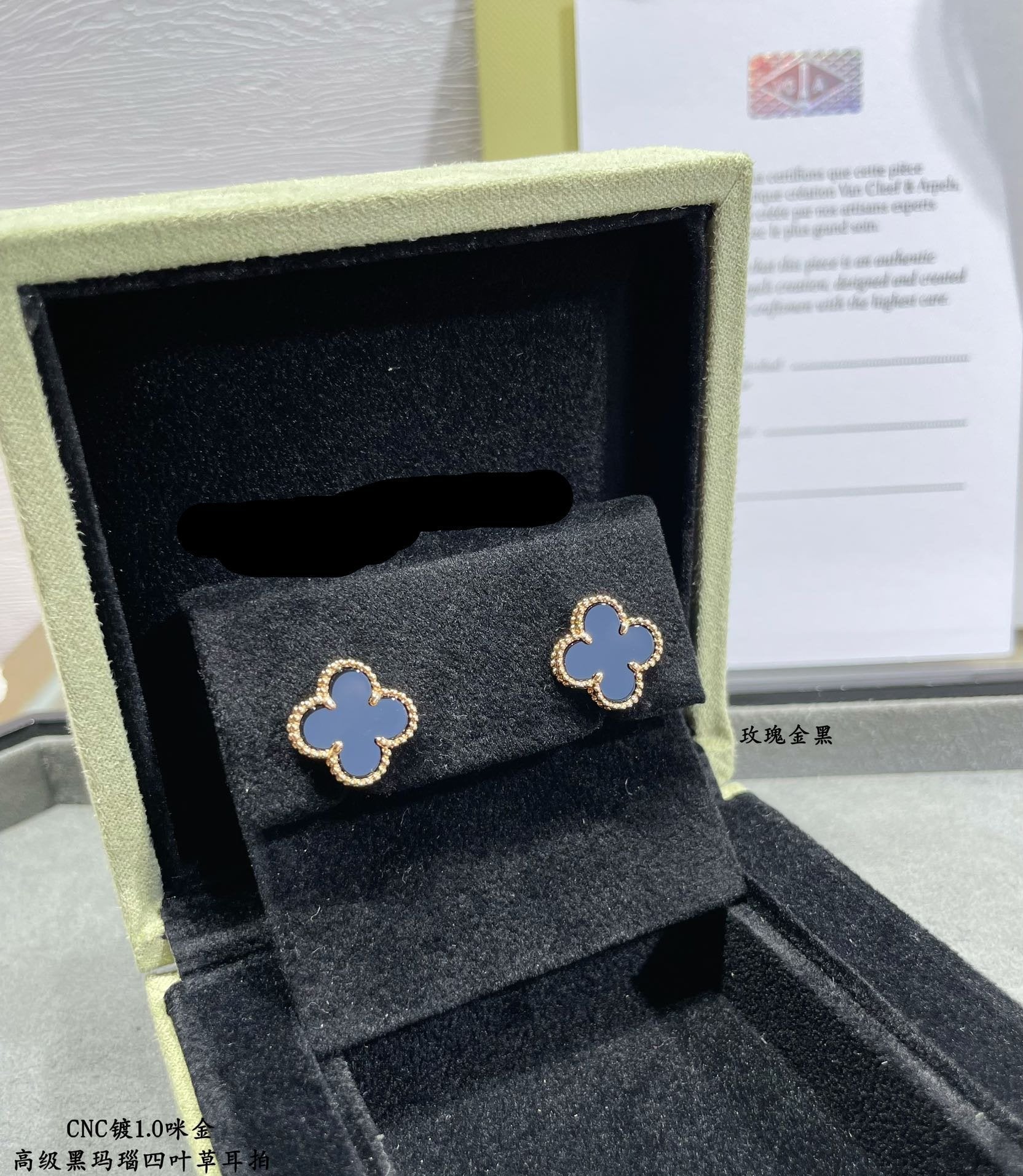 18K Vintage Clover Black Earrings