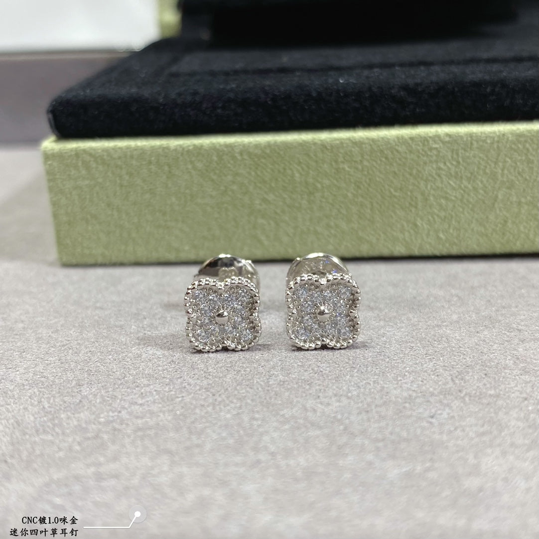18K Vintage Clover Diamonds Earrings