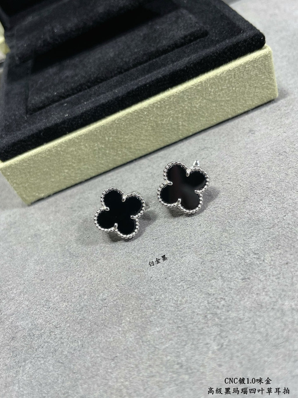 Pendientes Trébol Vintage Negros en Oro 18K