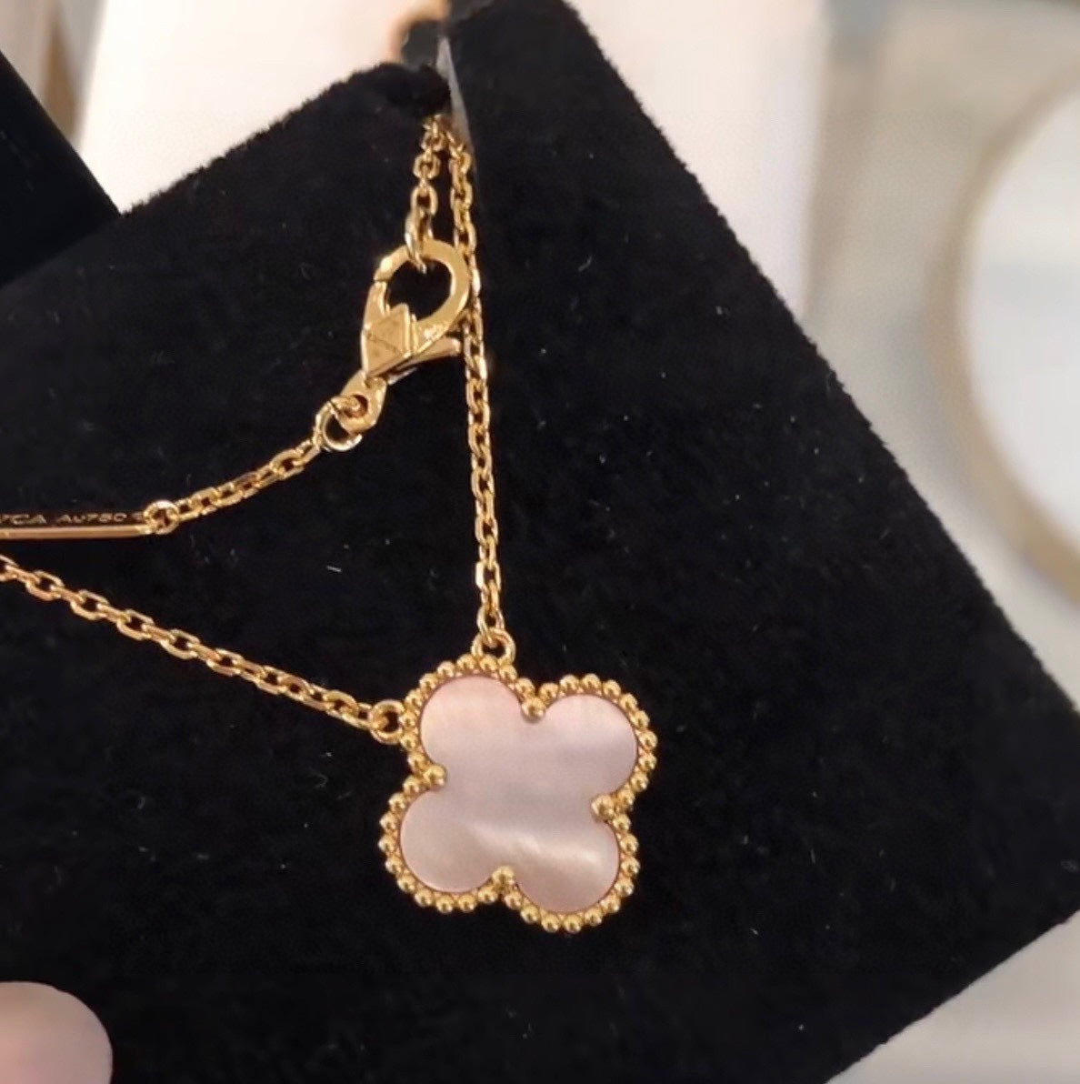 18K Vintage Clover Pink Necklace