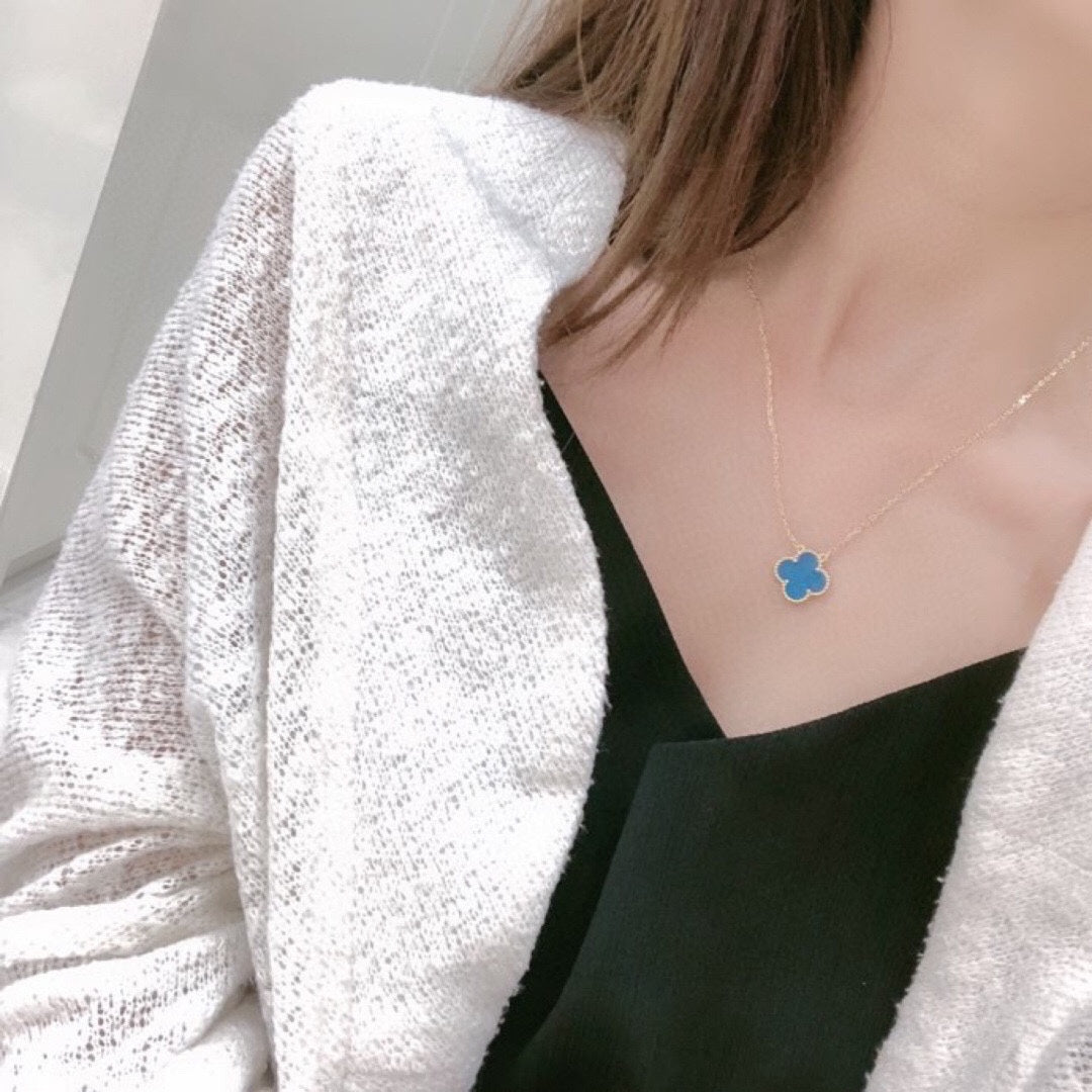 18K Vintage Clover Agent Pendant Necklace