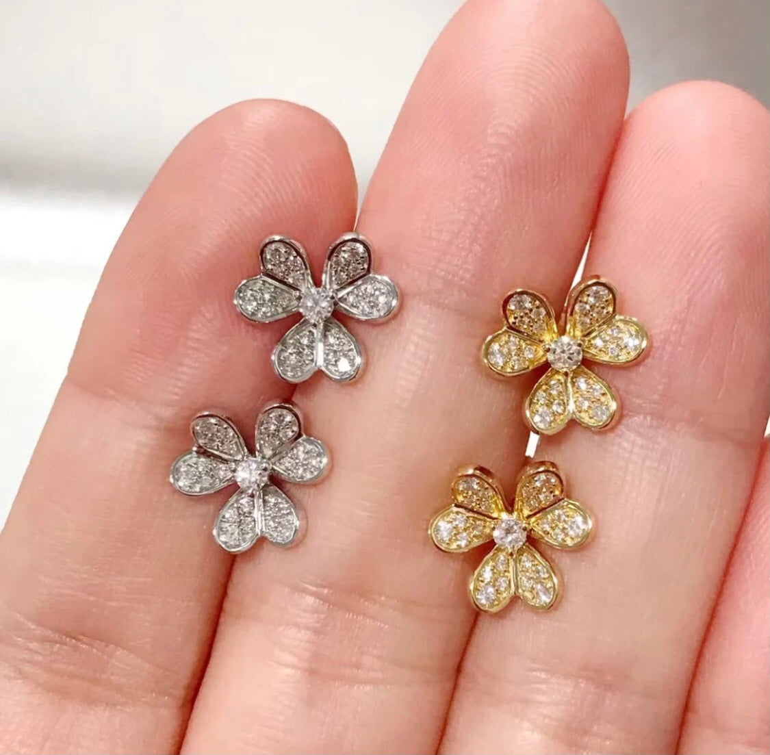 18K Yellow Gold Floral Small Model Earrings