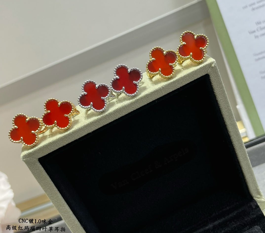 18K Vintage Clover Carnelian Earrings
