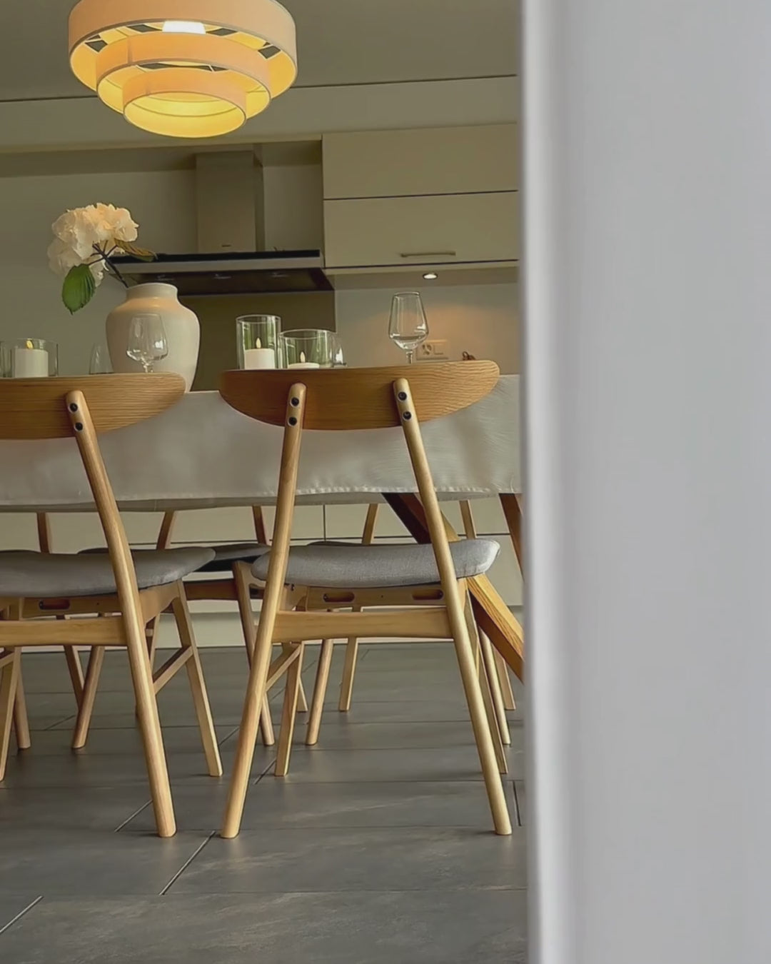 LYNN 木製ダイニングチェア 2脚セット（ライトブラウン／グレー）