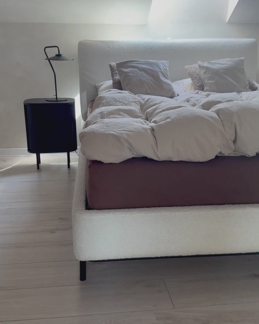 BRADLEY ブラッドリー ナイトテーブル ブラック 引き戸付き レトロ収納 MDF・パイン材 40×30×55cm