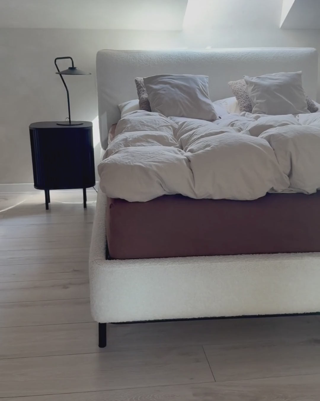 BRADLEY ブラッドリー ナイトテーブル ブラック 引き戸付き レトロ収納 MDF・パイン材 40×30×55cm