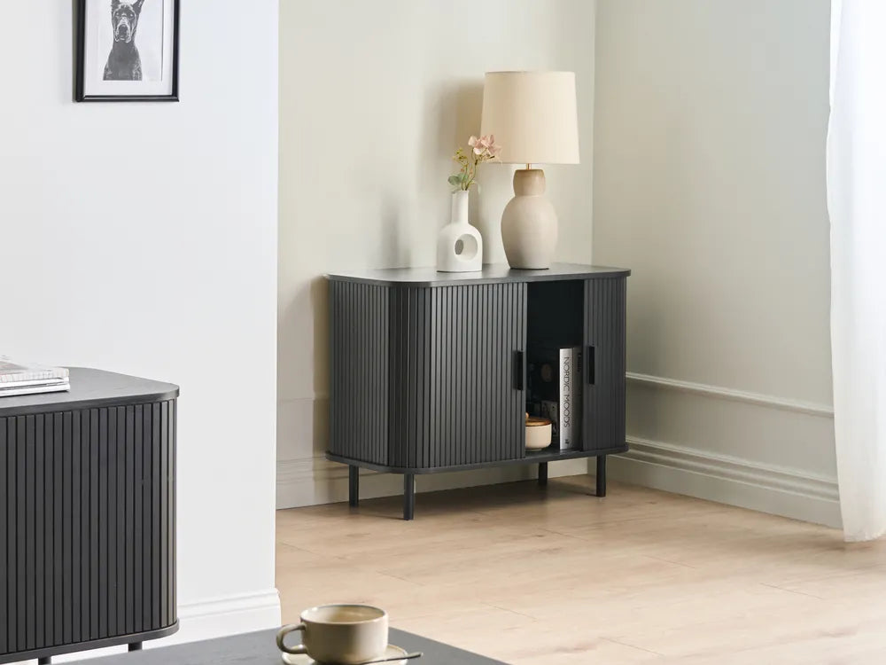 BRADLEY サイドボード ブラック 引き戸収納 レトロ調 木目調キャビネット