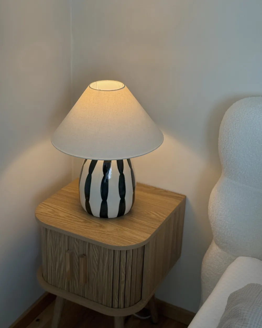 SELAH セラ ナイトテーブル 引き戸付き ブラウン