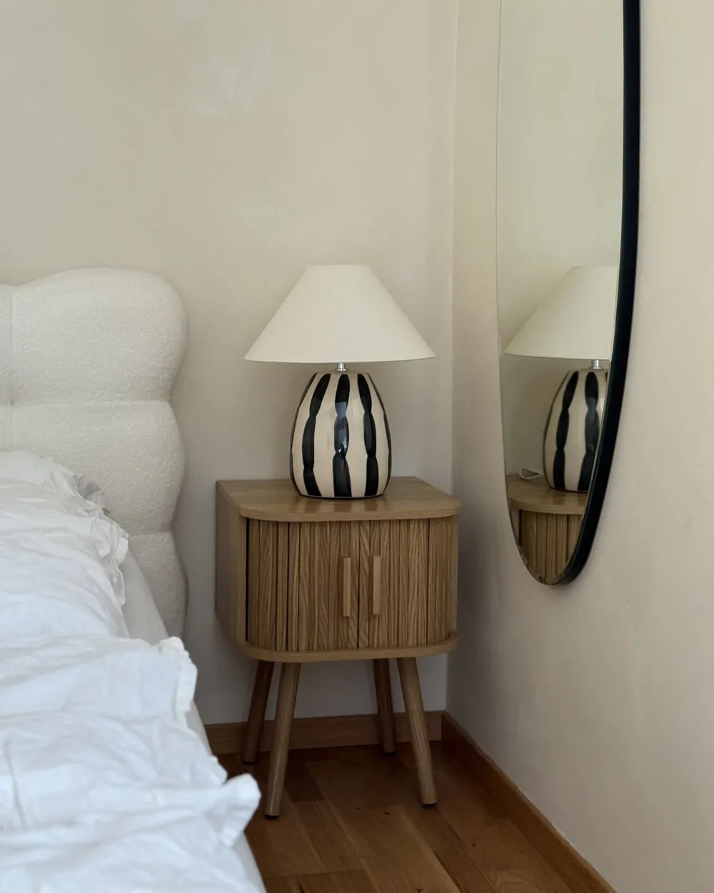 SELAH セラ ナイトテーブル 引き戸付き ブラウン