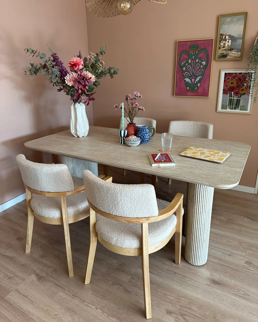 DALBO ブークレ張り 肘付きダイニングチェア 2脚セット（ブラウン／ベージュ）