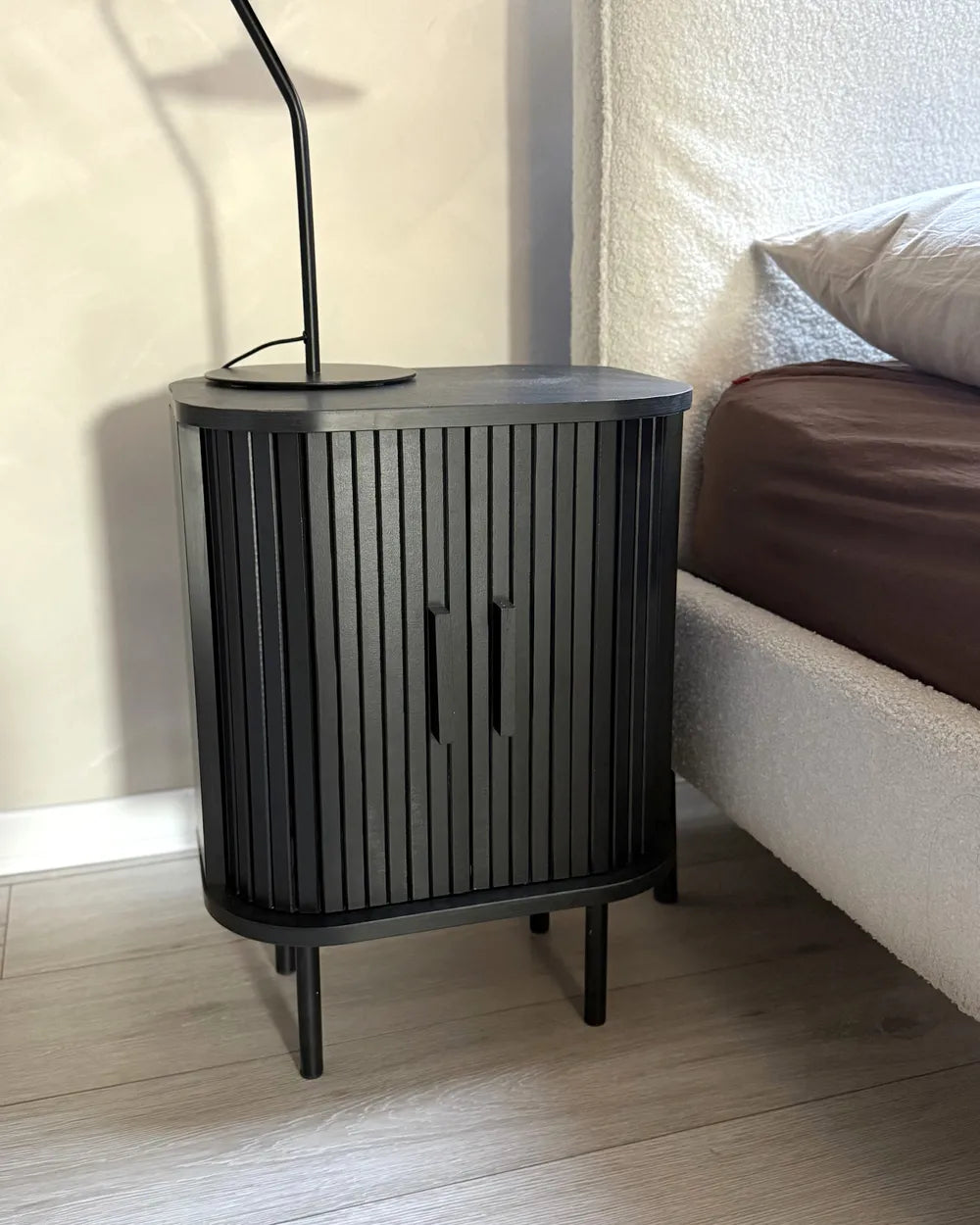 BRADLEY ブラッドリー ナイトテーブル ブラック 引き戸付き レトロ収納 MDF・パイン材 40×30×55cm