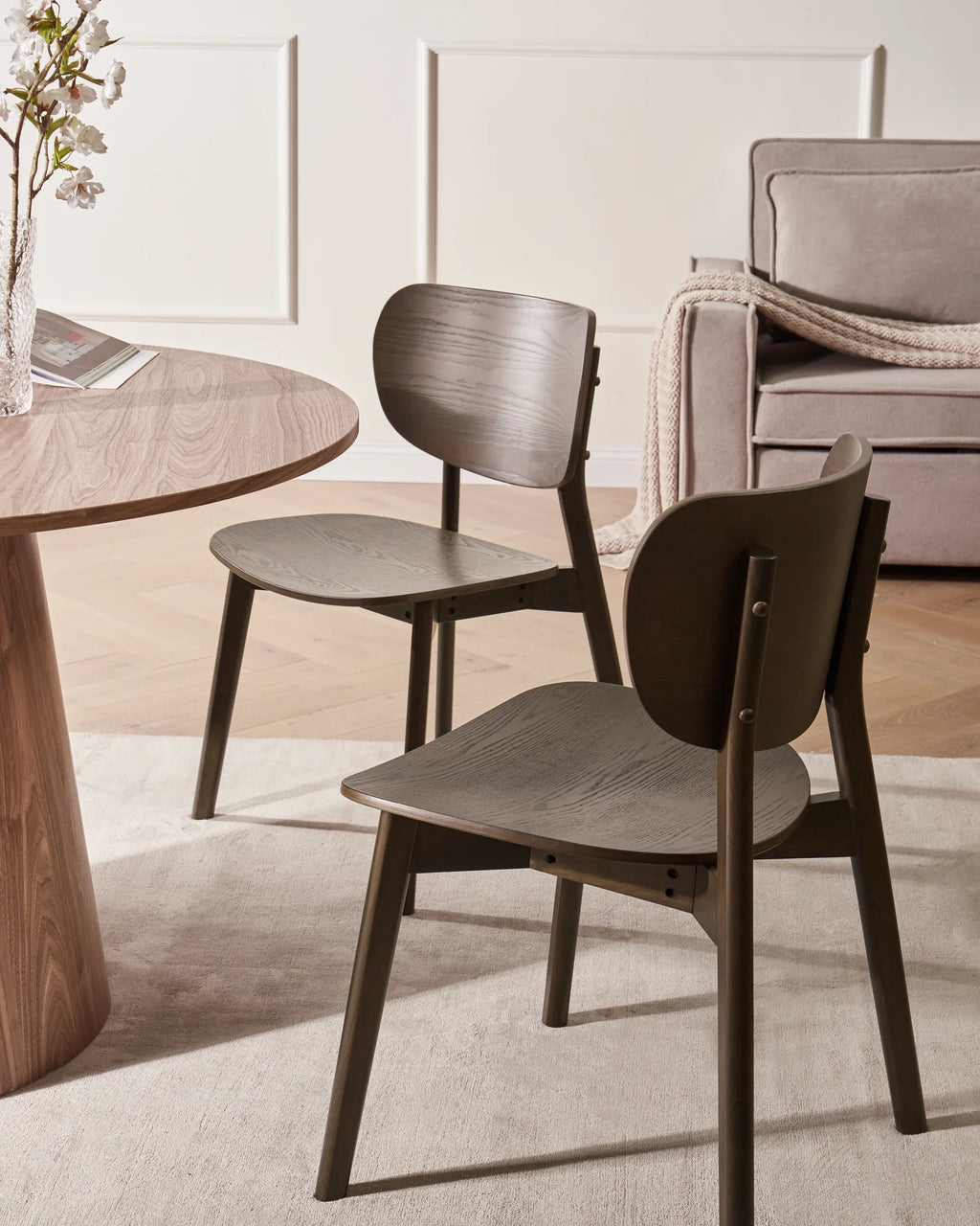 OVERLY 木製ダイニングチェア 2脚セット（ダークブラウン）