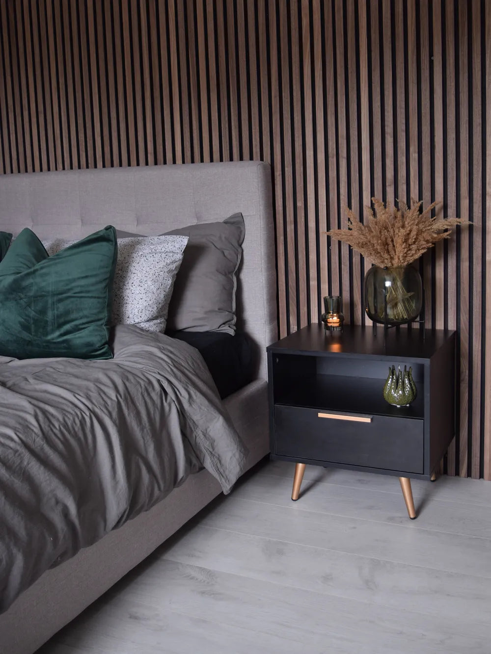 INDIO インディオ ナイトテーブル 1引き出し ブラック ゴールドアクセント モダン収納サイドテーブル