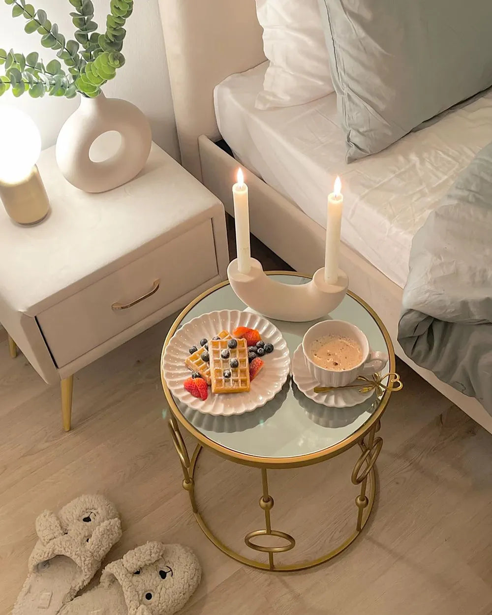 FLAYAT フレイアット ナイトテーブル 1引き出し ベルベット張り ライトベージュ ゴールド脚