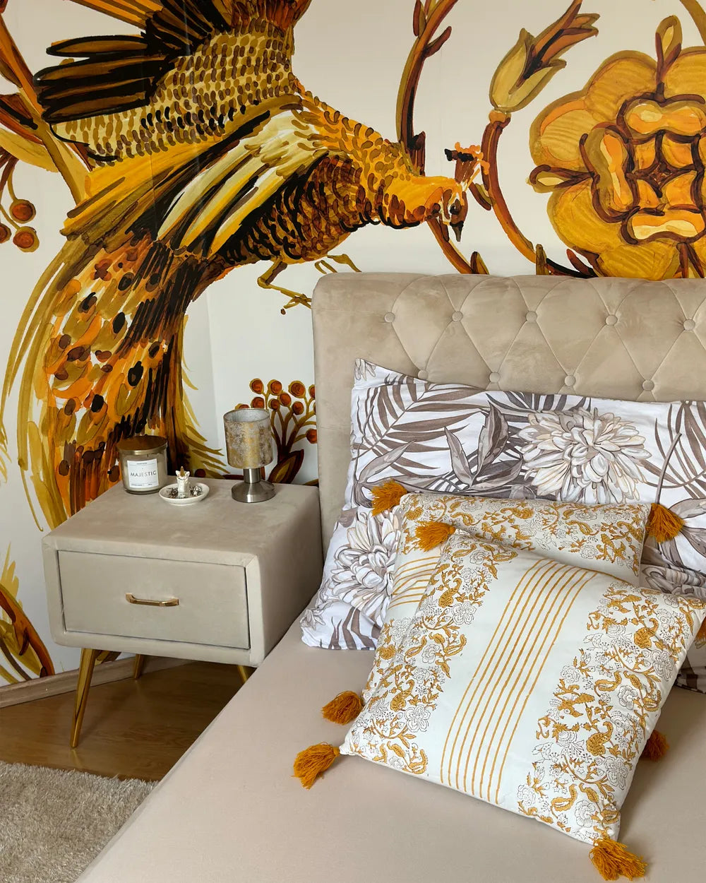 FLAYAT フレイアット ナイトテーブル 1引き出し ベルベット張り ライトベージュ ゴールド脚