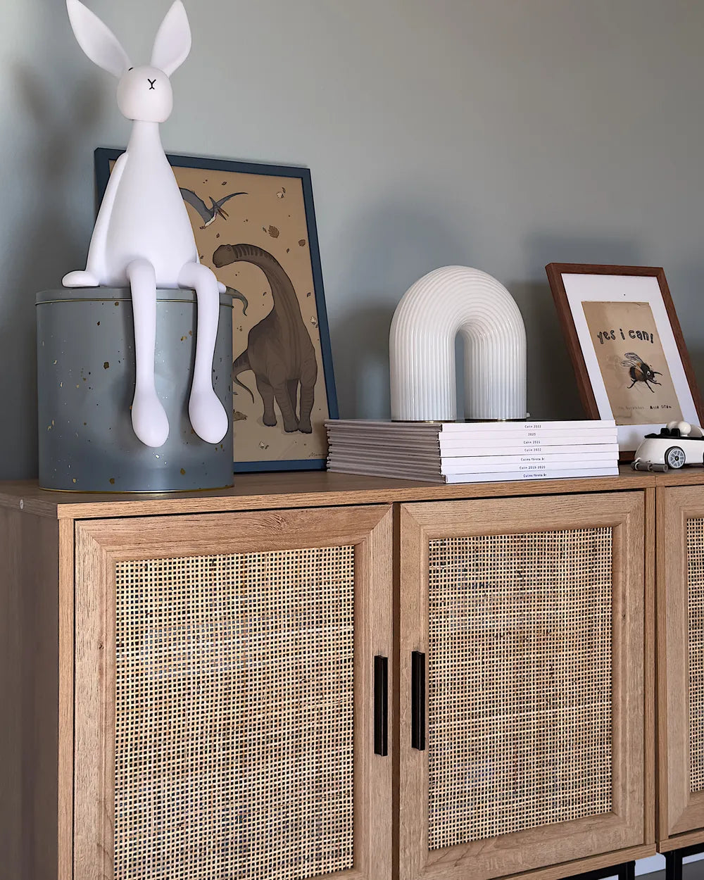 PASCO キャビネット ライトブラウン 2枚扉 ラタン調扉 木目調 ブラックメタル脚