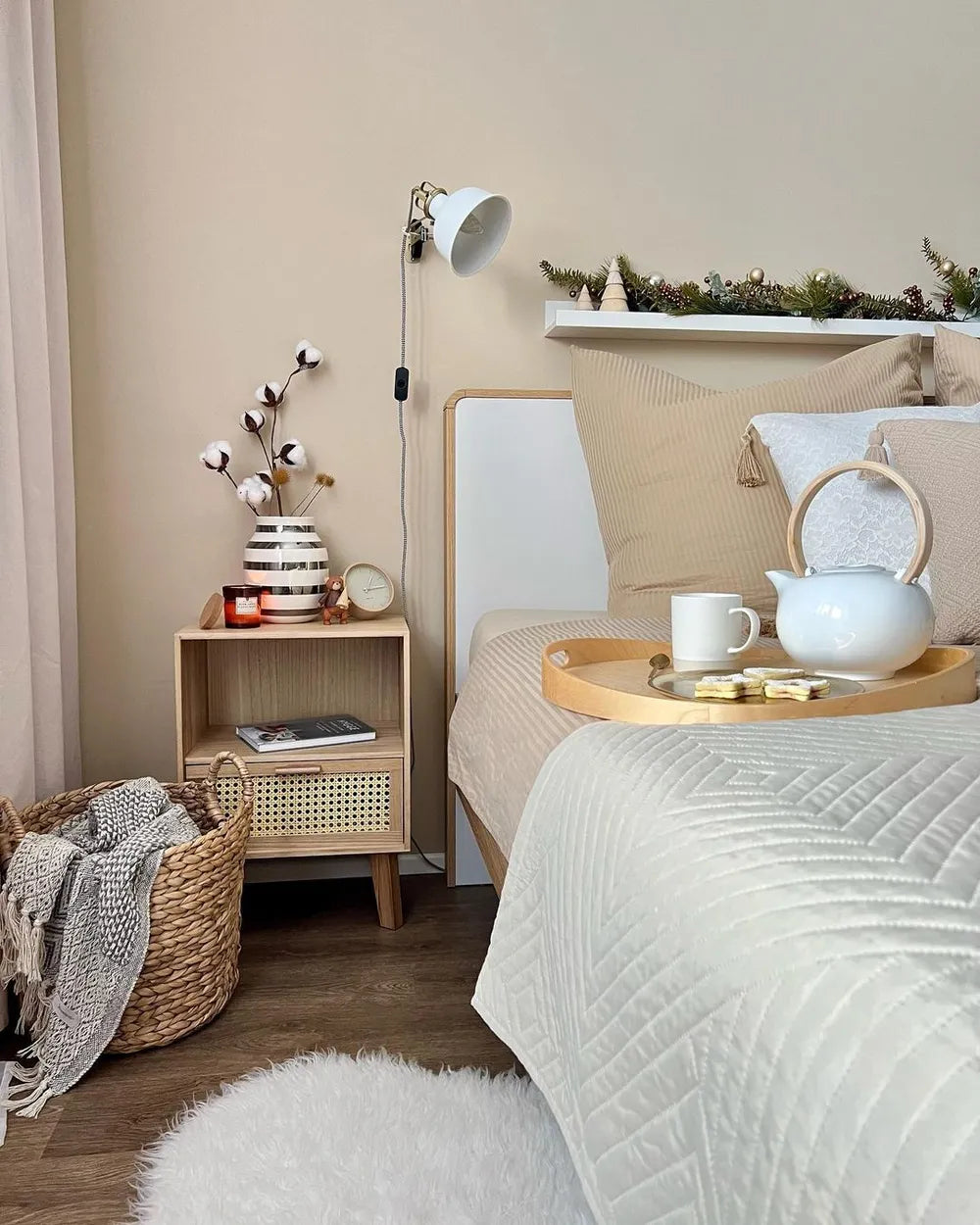 ラスティック ナイトテーブル ラタン前面 棚付き