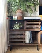 PERTH サイドボード ダークブラウン 引き戸収納 ルーバー調前板 木目調キャビネット 80×40×80cm