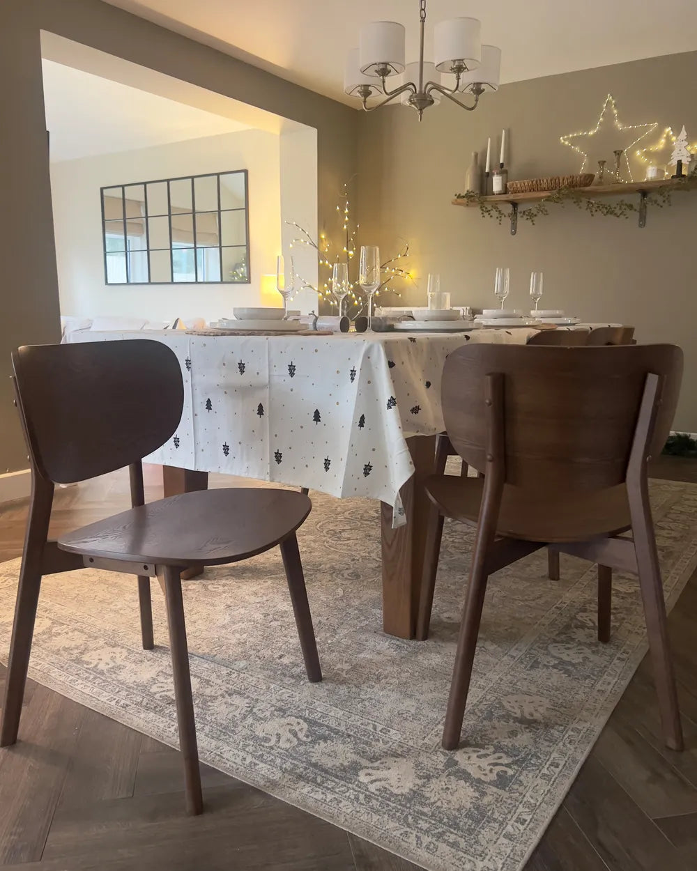 OVERLY 木製ダイニングチェア 2脚セット（ブラウン）