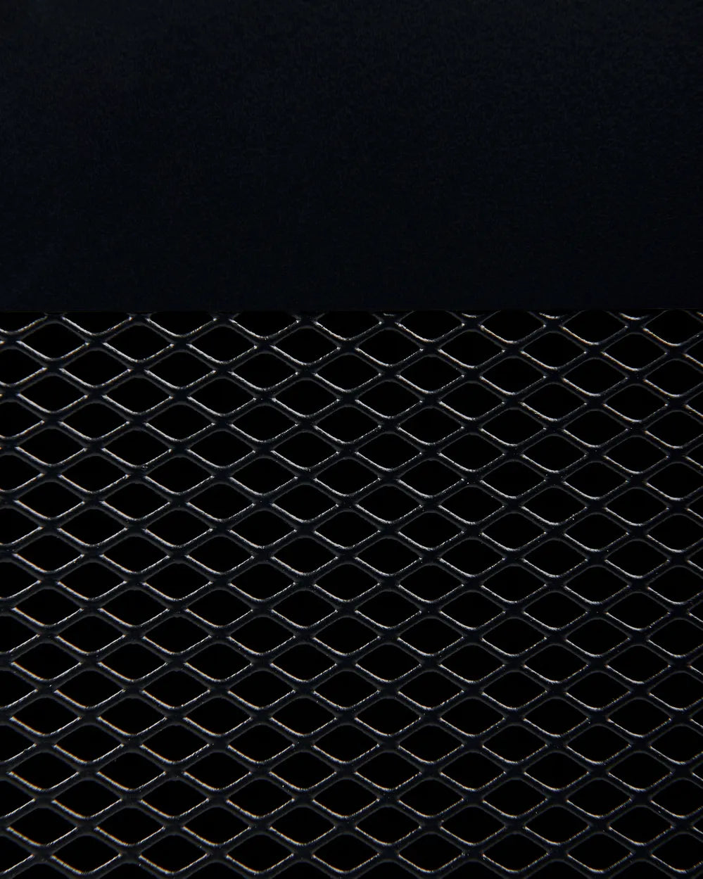 OSSETT オセット メタルブラック ナイトテーブル メタルメッシュ扉付き スチール製 モダンデザイン