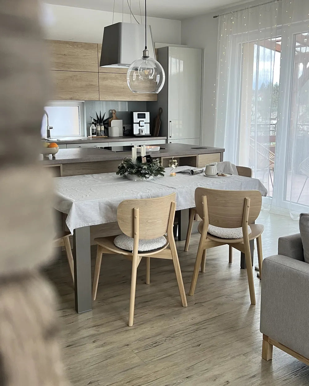 OVERLY 木製ダイニングチェア 2脚セット（ライトブラウン）