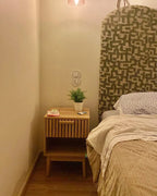 LYNWOOD リンウッド ナイトテーブル 1引き出し リブ加工 引き出し オープン棚付き MDF・無垢材脚 ライトブラウン